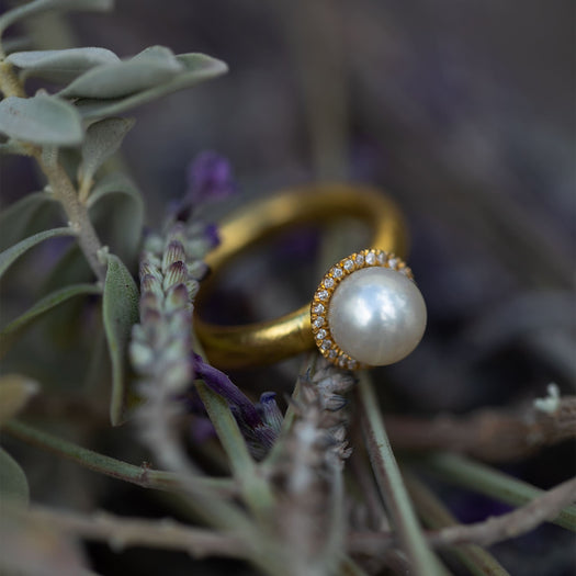 Anat gelbard, jewelry, designed jewelry, handcrafted jewellery, designed jewelry, gold ring, gold ring with diamond, gold ring for women, rose gold ring, white gold ring, 18k gold ring, 22k gold ring, ring with diamond, engagement rings, engagement rings for women, wedding rings for women, gemstone rings, pearl ring, gemstone jewelry, gem jewels, 