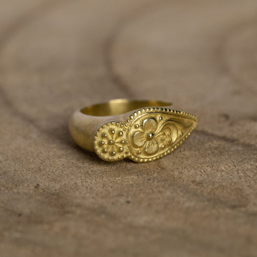 Anat gelbard, jewelry, designed jewelry, handcrafted jewellery, designed jewelry, gold ring, gold ring with diamond, gold ring for women, rose gold ring, white gold ring, 18k gold ring, 22k gold ring, ring with diamond, engagement rings, engagement rings for women, wedding rings for women, gemstone rings, pearl ring, gemstone jewelry, gem jewels,